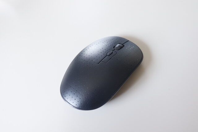 ダイソー 無線マウス（乾電池式、3ボタン、ドット）