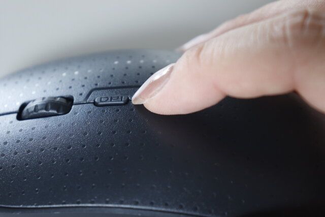 ダイソー 無線マウス（乾電池式、3ボタン、ドット） DPI