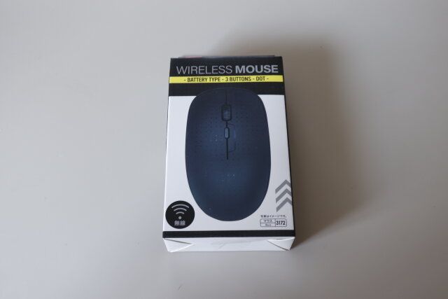 ダイソー 無線マウス（乾電池式、3ボタン、ドット） パッケージ