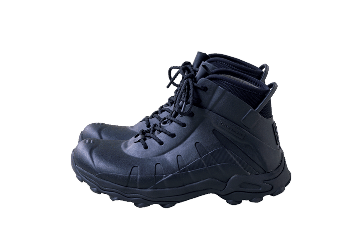 〈ジバンシィ〉のブーツ