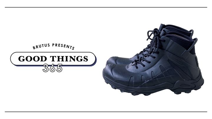 〈ジバンシィ〉のブーツ