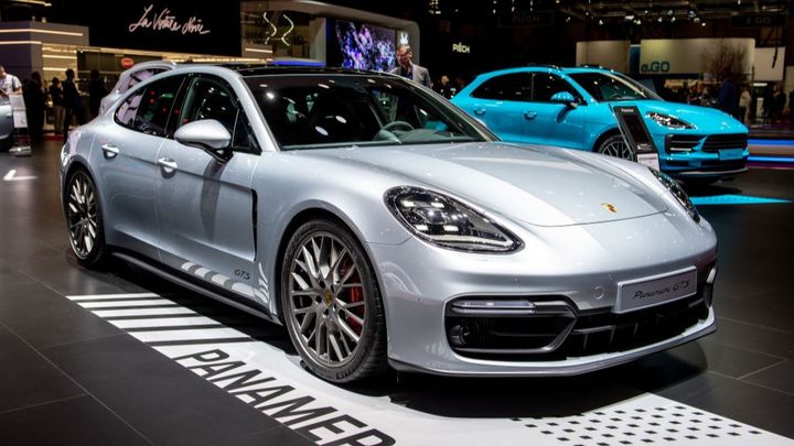 元ブラジル代表DFチアゴ・シウヴァの13歳息子イアゴくんがポルシェ運転で話題に