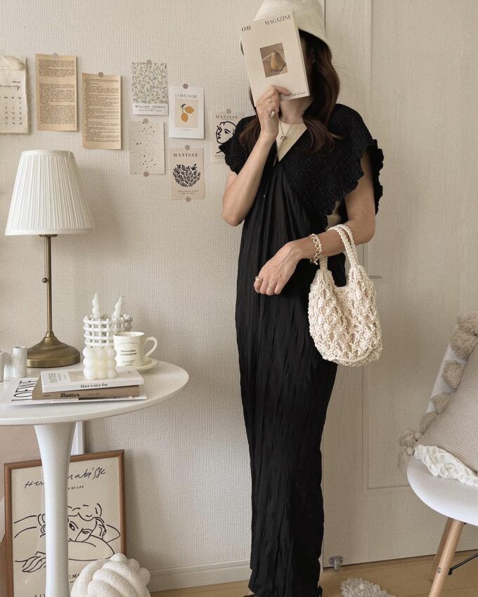 Availのブラックの「ワッシャーシャーリングオールインワン」×トップス