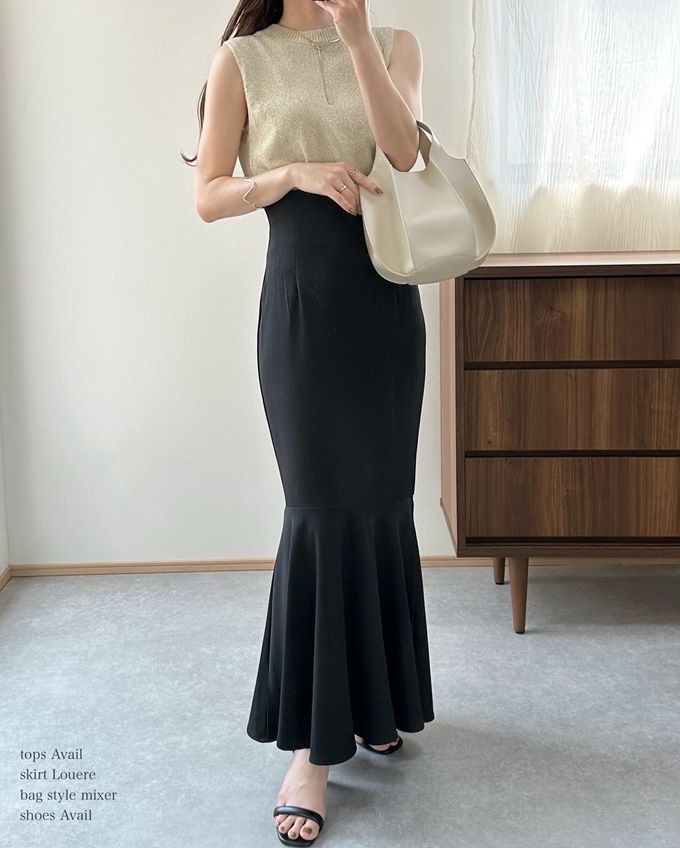 Availのベージュの「バックオープンプルオーバー」×ハイウエストマーメイドスカート