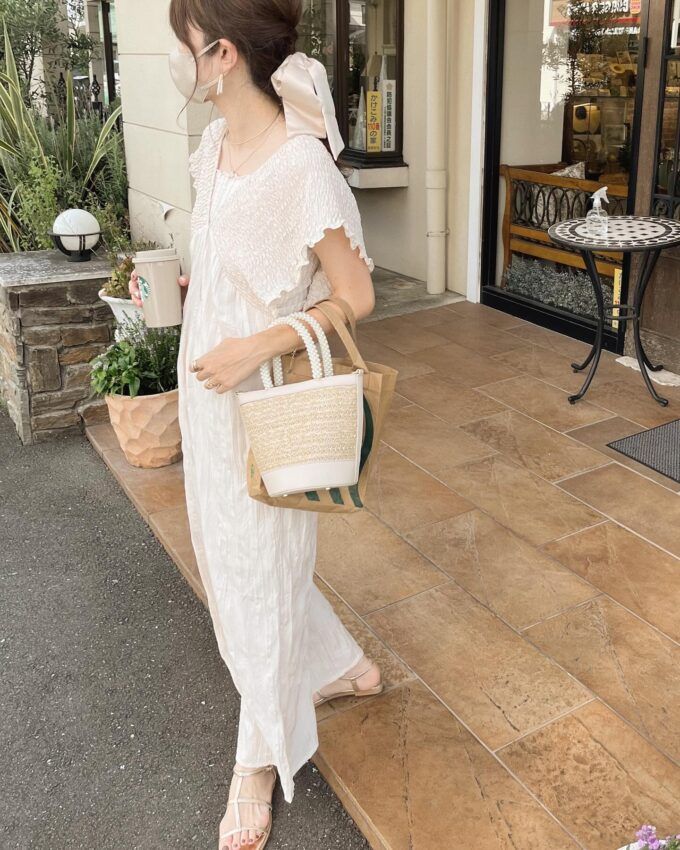 Availのアイボリーの「ワッシャーシャーリングオールインワン」×カップ付きキャミソール