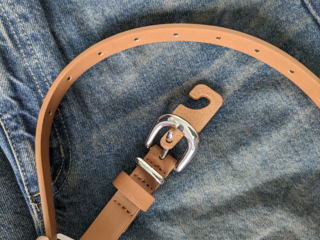 バレルレッグジーンズとベルト