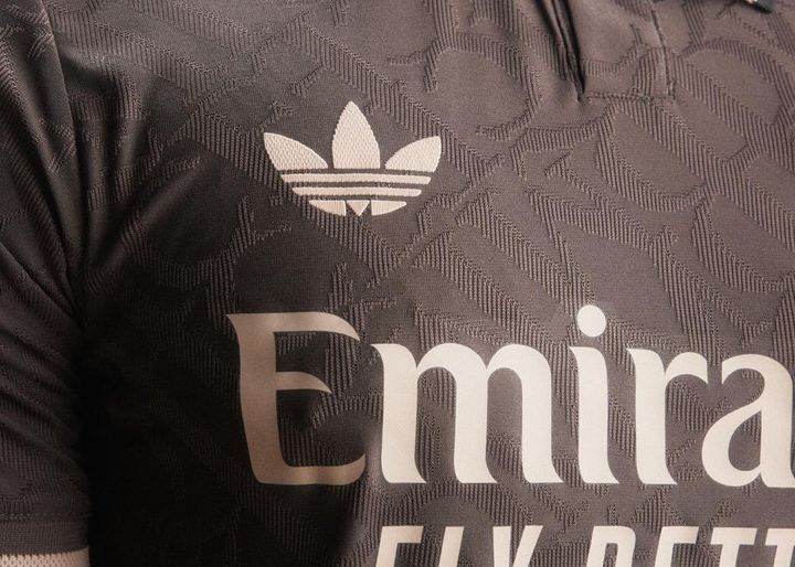 “三つ葉”が復活！レアル・マドリーが新サードユニフォームを発表 「モノグラム」が高級感あるデザイン