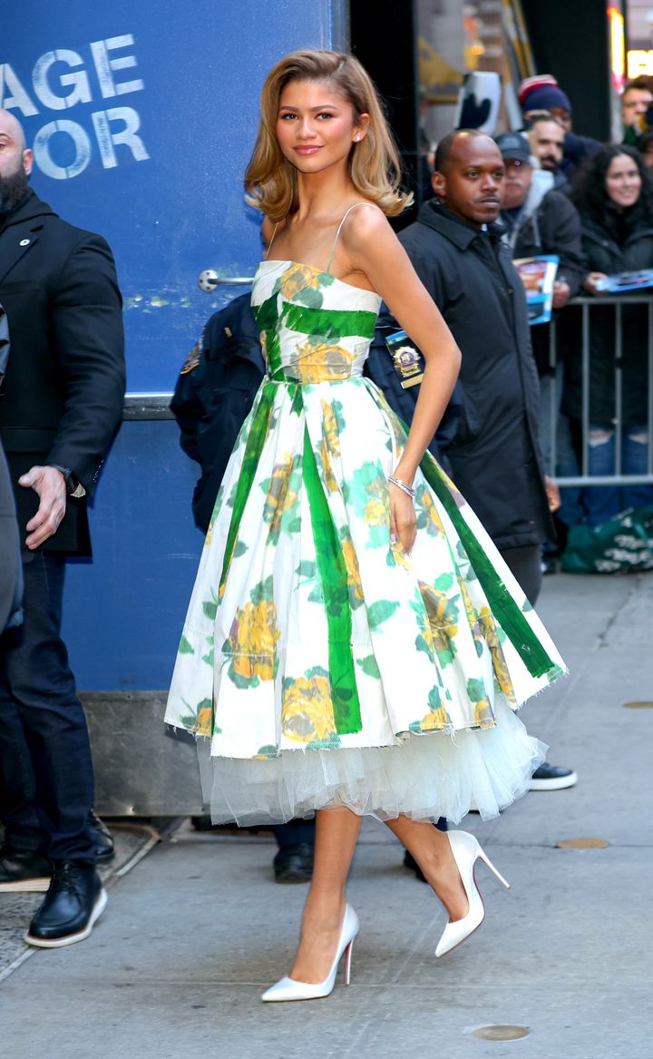 2024年、『チャレンジャーズ』のプレスツアーにて。アーデムのフローラルドレスとともに。