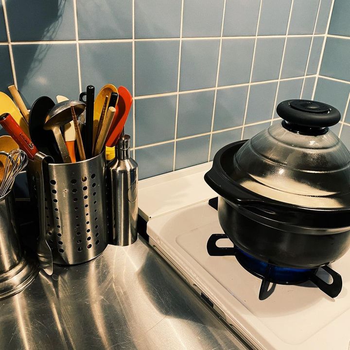 《野田琺瑯》の持ち手付きストッカーで洗い物の手間が減る…おしゃれなお家のセンスのいいキッチン雑貨