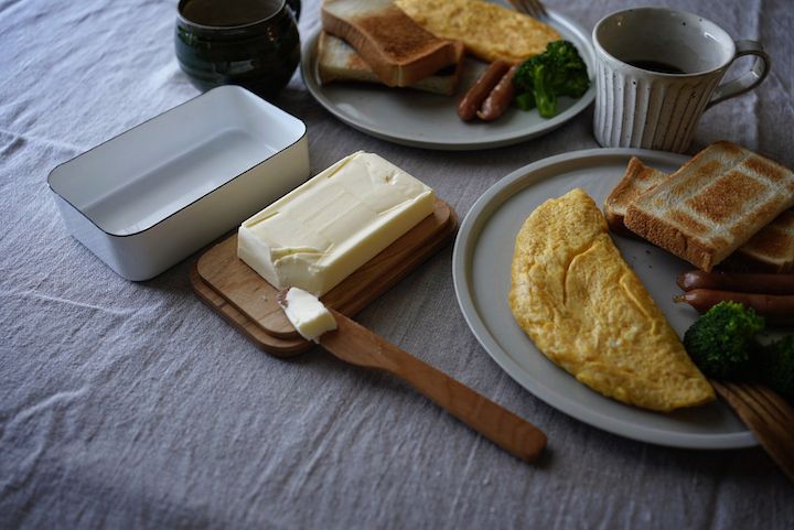 《野田琺瑯》の持ち手付きストッカーで洗い物の手間が減る…おしゃれなお家のセンスのいいキッチン雑貨