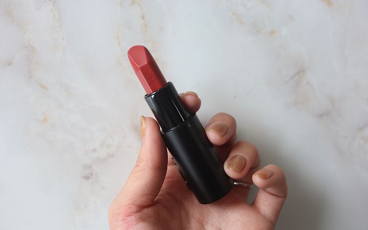 NARSの「エクスプリシット リップスティック」を全色スウォッチ！イエベ、ブルベ別のおすすめも紹介