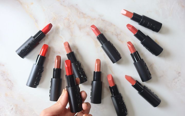 NARSの「エクスプリシット リップスティック」を全色スウォッチ！イエベ、ブルベ別のおすすめも紹介