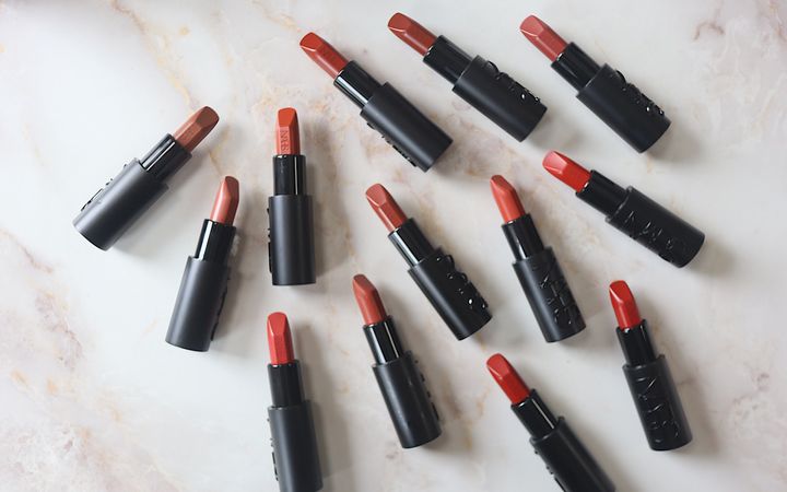 NARSの「エクスプリシット リップスティック」を全色スウォッチ！イエベ、ブルベ別のおすすめも紹介