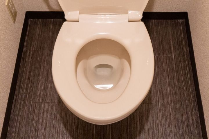 台風の際にトイレや排水口から下水が逆流するのを防ぐ方法は？