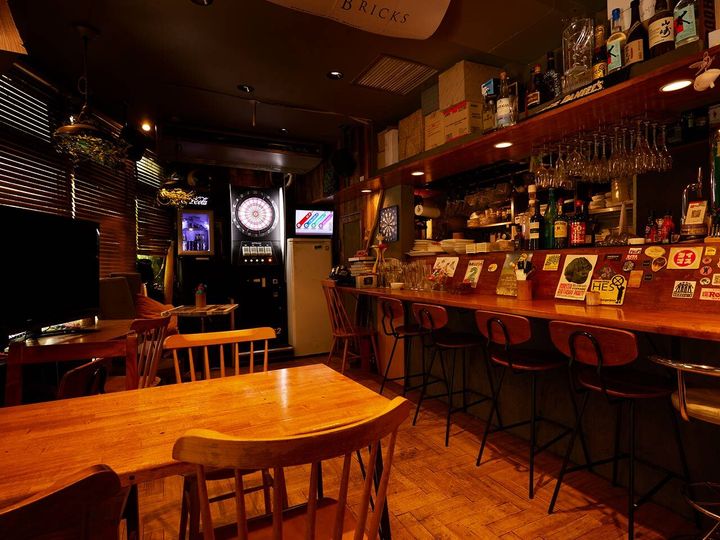 三軒茶屋『HESO』の内観