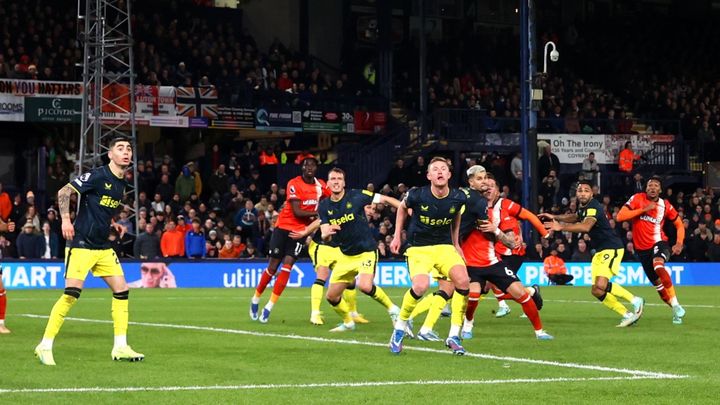 プレミアで「セットプレーでのポジション取り妨害」を厳罰化へ！新しい判定ルールが明らかに