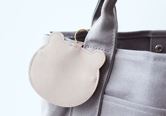 キャンドゥ 合皮コインケースリング付ベア型 装着