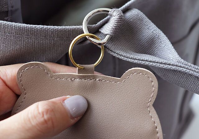 キャンドゥ 合皮コインケースリング付ベア型 装着方法