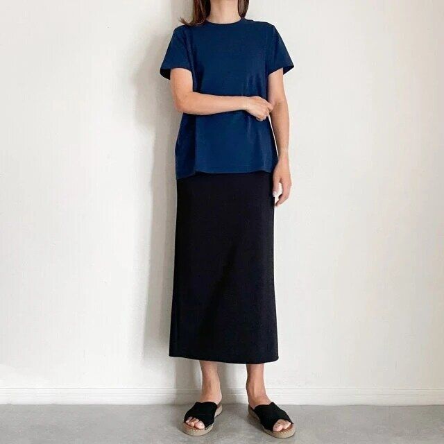 ネイビーT×黒ナロースカートのNGコーデ