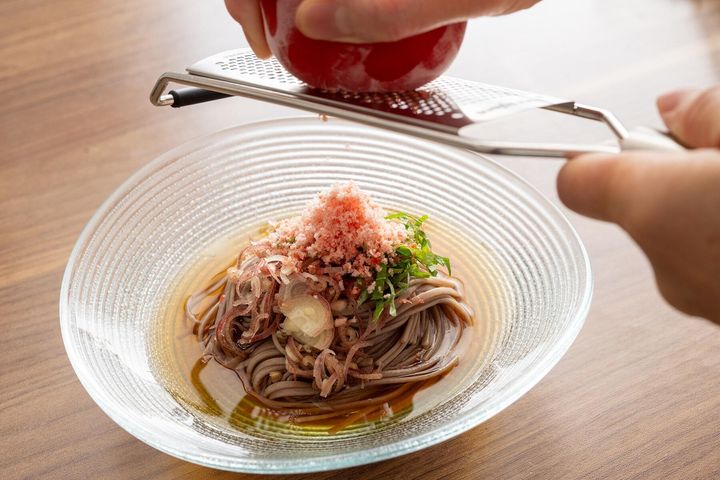 冷凍トマトをすりおろす