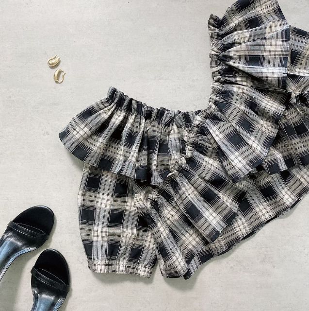 しまむらのチェックフリルブラウス