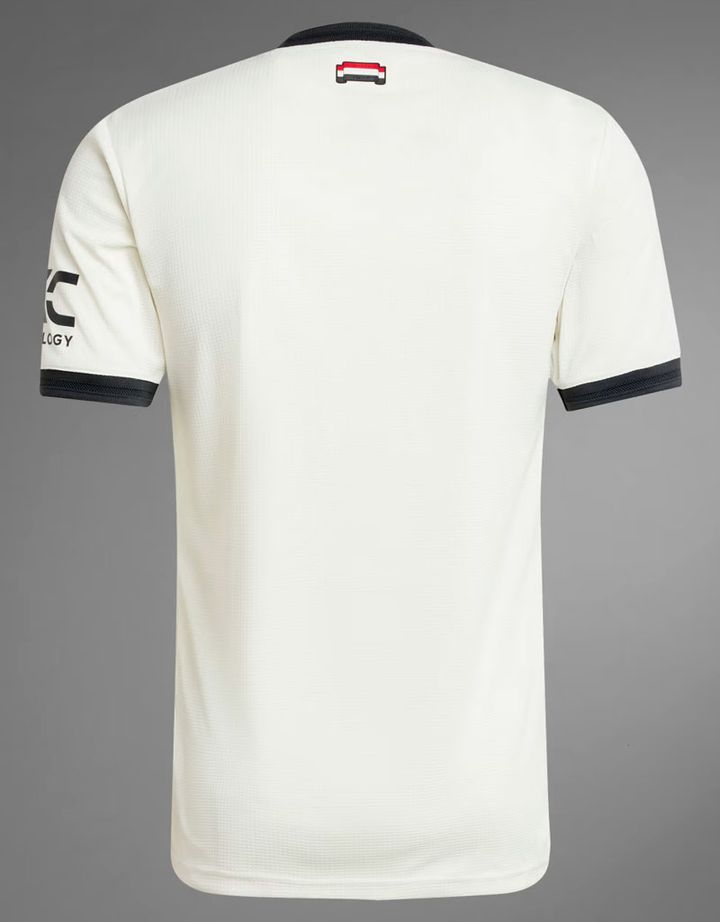 胸に“悪魔”が再登場！マンチェスター・ユナイテッド、「団結の象徴」デザインの新サードユニフォームを発表