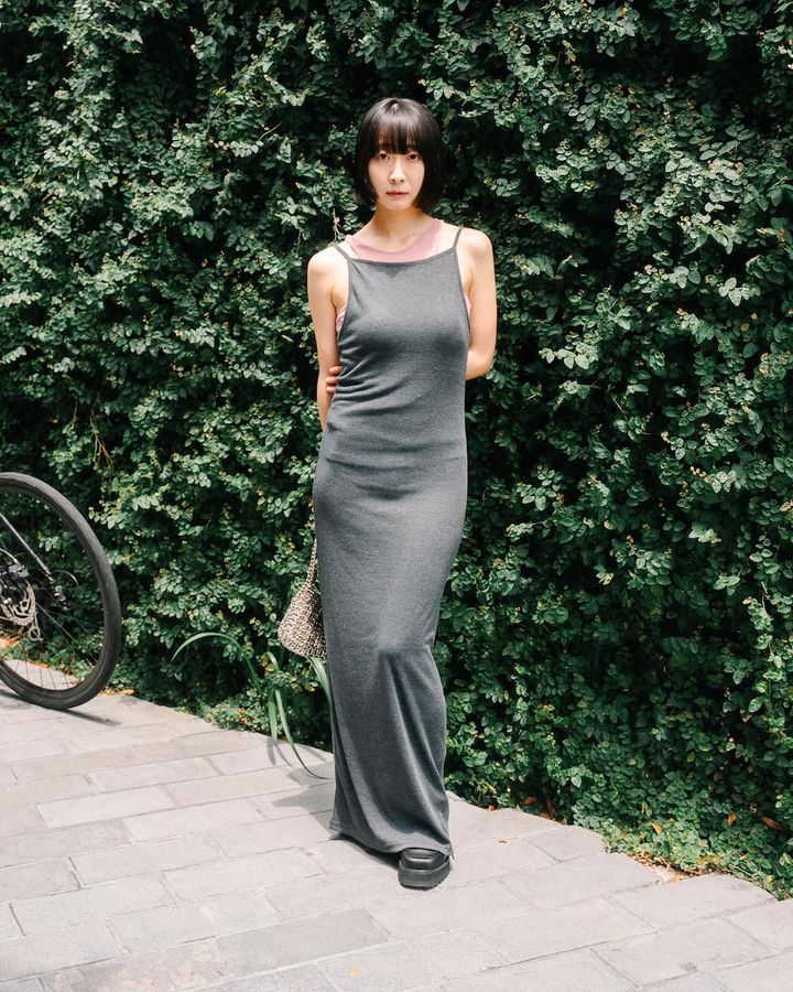 真夏の“ワンピース”スタイル5選。暑い日でもお洒落に見せるテクニックとは？【TOKYO SNAP】