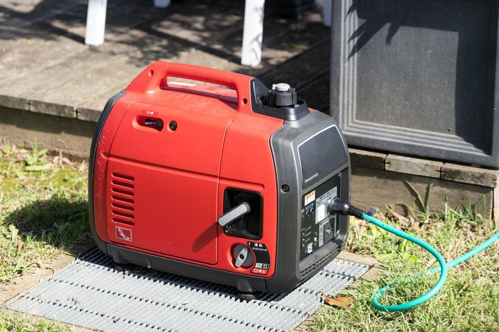 携帯発電機を誤った方法で使うと、一酸化炭素中毒の恐れ