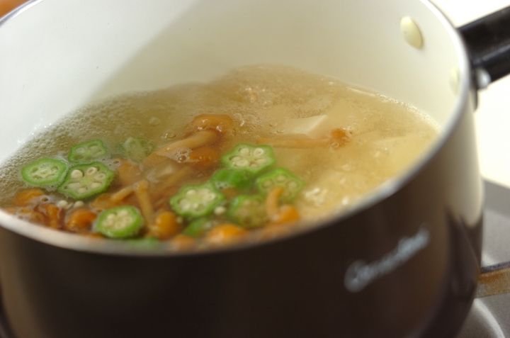 オクラと豆腐のおみそ汁の作り方1