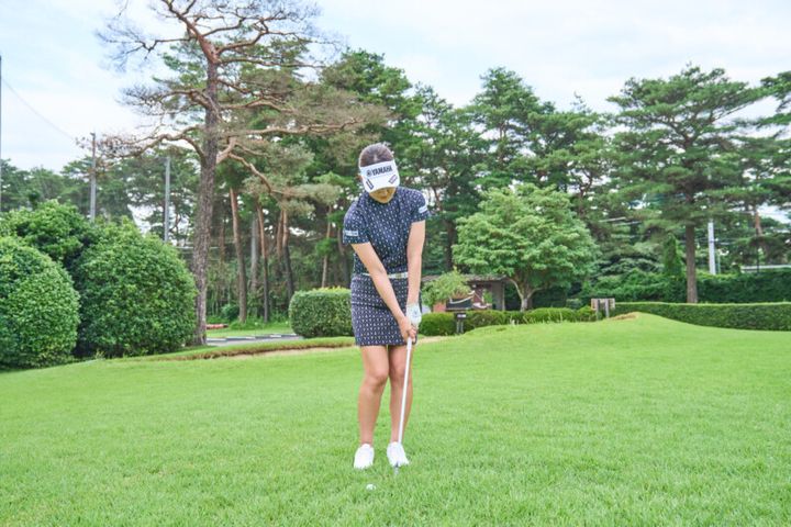 アプローチは“手”ではなく“足”を使う！女子プロがミスを防ぐコツを解説！
