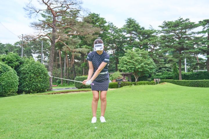 アプローチは“手”ではなく“足”を使う！女子プロがミスを防ぐコツを解説！