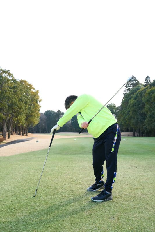 ラウンド前やミス直後に“絶対やるべき素振り6選”！人気コーチが解説