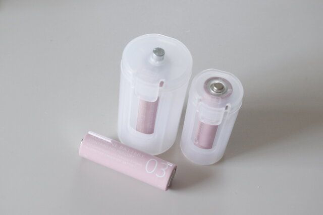 ダイソーの便利な電池チェンジャー 単3を単1に変換すると電池チェンジャー 単3を単2に変換する