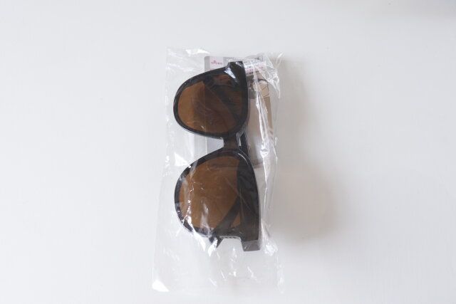 ダイソーのオーバーサングラスBのパッケージ