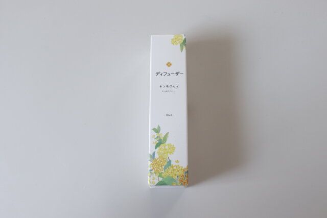 セリアのディフューザー キンモクセイのパッケージ
