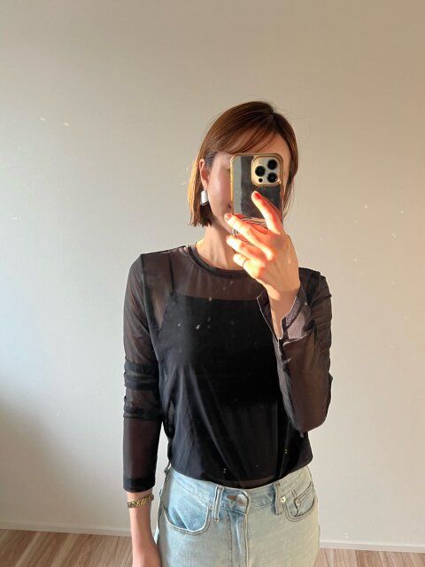 GUブラフィールベロアクロップドキャミソールとシアートップスコーデ