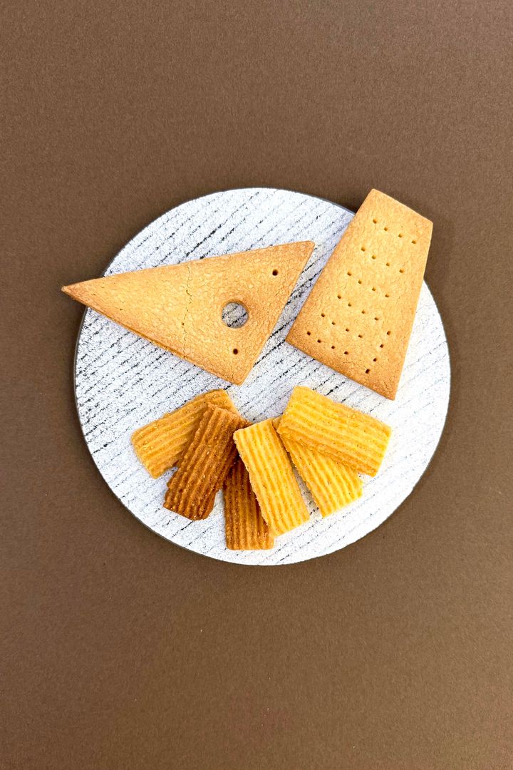 夏におすすめの展覧会2024東京◆ “デ・キリコ展”で手に入れたいアートな焼き菓子【ささやかですてきなもの 大谷有紀 vol.203】