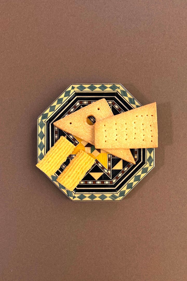 夏におすすめの展覧会2024東京◆ “デ・キリコ展”で手に入れたいアートな焼き菓子【ささやかですてきなもの 大谷有紀 vol.203】