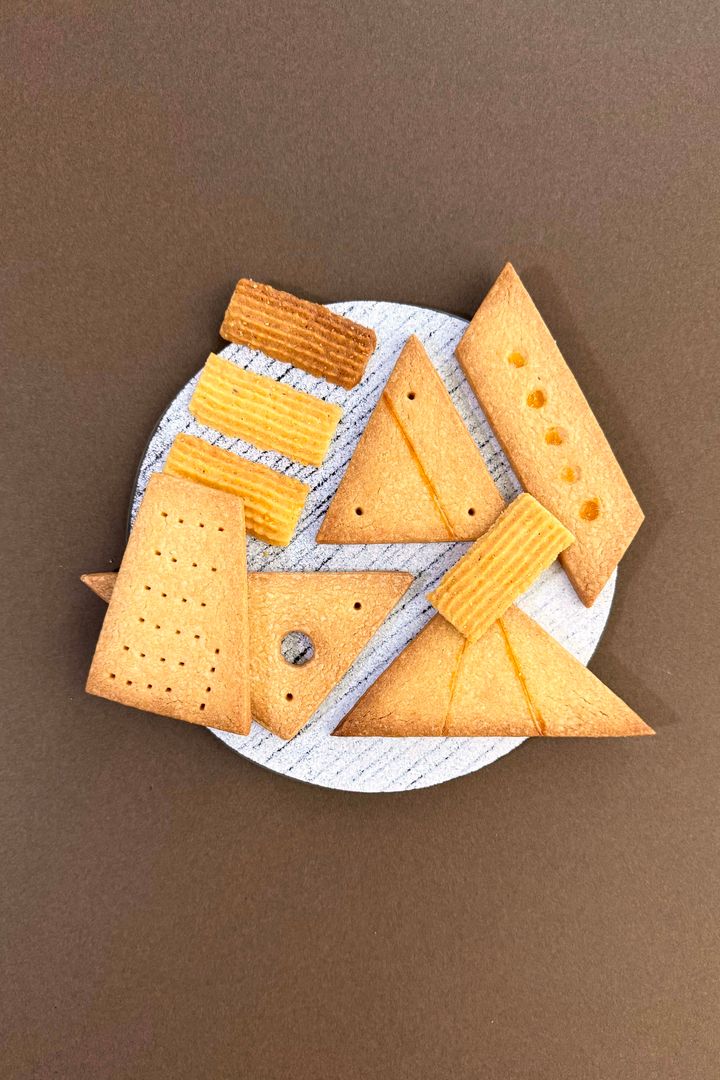 夏におすすめの展覧会2024東京◆ “デ・キリコ展”で手に入れたいアートな焼き菓子【ささやかですてきなもの 大谷有紀 vol.203】