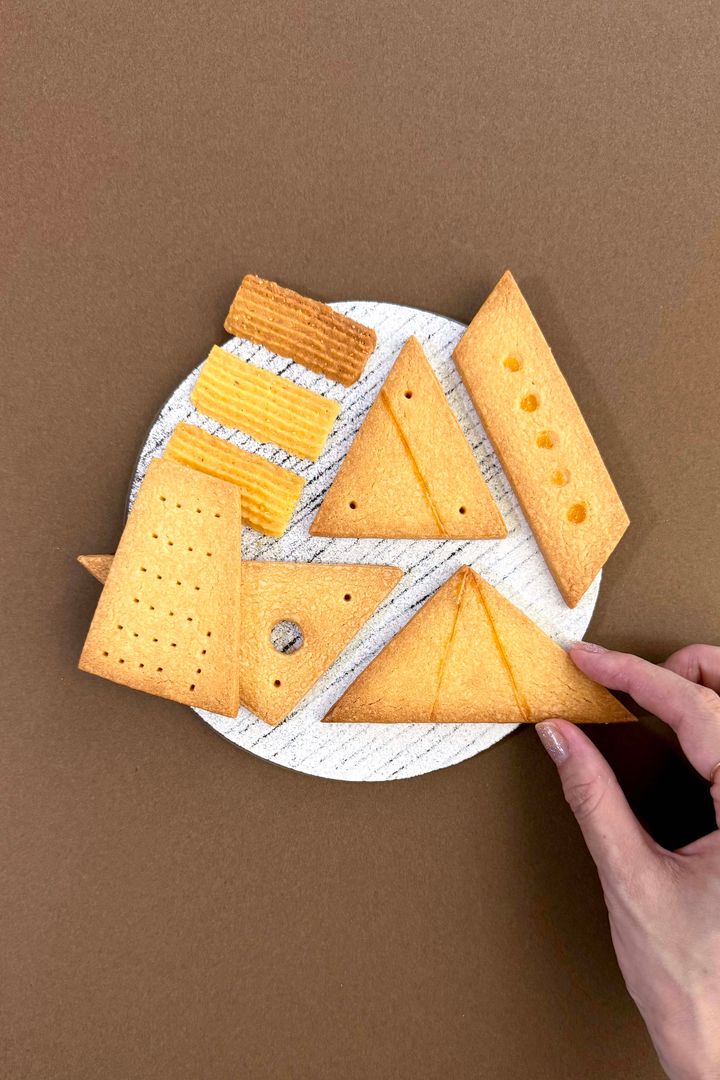 夏におすすめの展覧会2024東京◆ “デ・キリコ展”で手に入れたいアートな焼き菓子【ささやかですてきなもの 大谷有紀 vol.203】