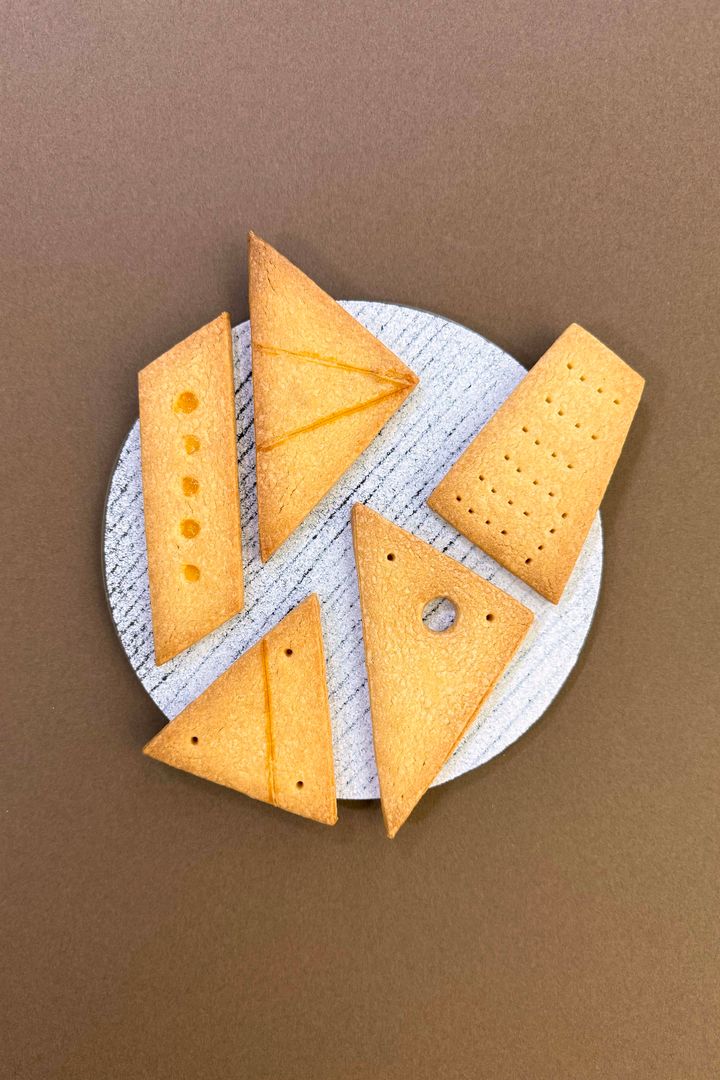 夏におすすめの展覧会2024東京◆ “デ・キリコ展”で手に入れたいアートな焼き菓子【ささやかですてきなもの 大谷有紀 vol.203】