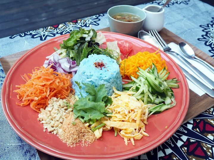 鎌倉の森でランチ♪ お花畑みたいな創作料理を癒やしのテラス席で「アッシュカフェ カマクラ」