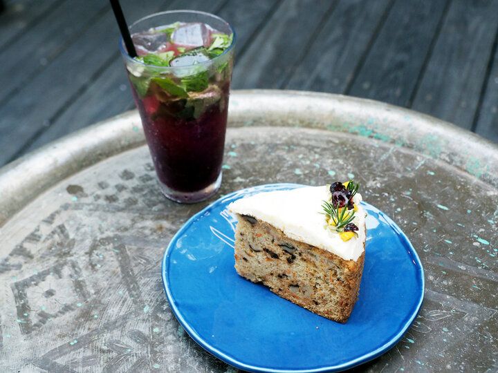 鎌倉の森でランチ♪ お花畑みたいな創作料理を癒やしのテラス席で「アッシュカフェ カマクラ」