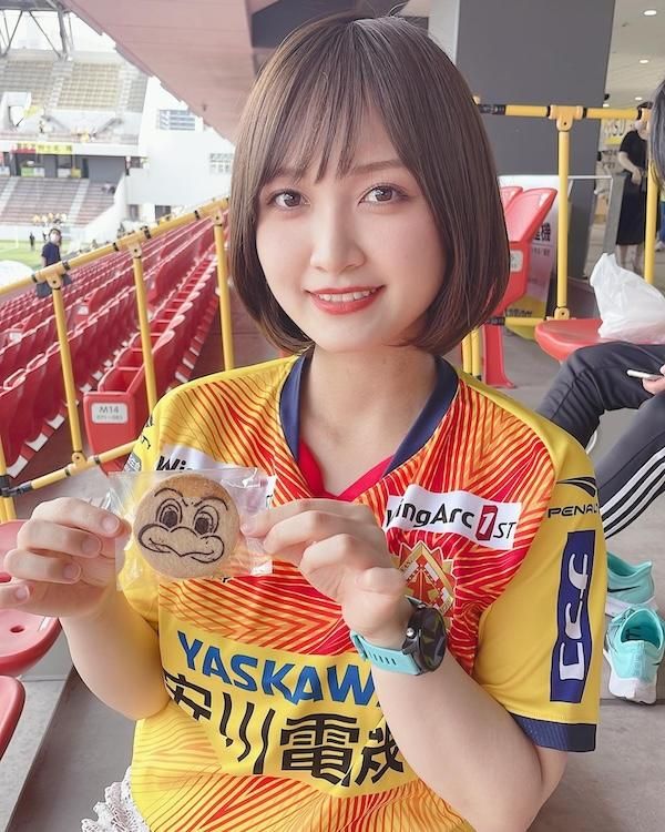 新幹線でスタ通い…九州全チームを愛する「スタジアムの女神」