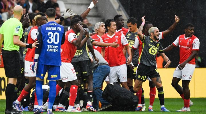 伊東と中村も心配…リール選手、意識喪失で緊急搬送も最悪の事態回避 「話せるし、手足も動く」