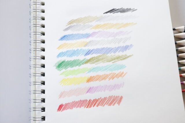 ダイソーの繊細な色味の違いが楽しめるツイン色鉛筆（20色セット）