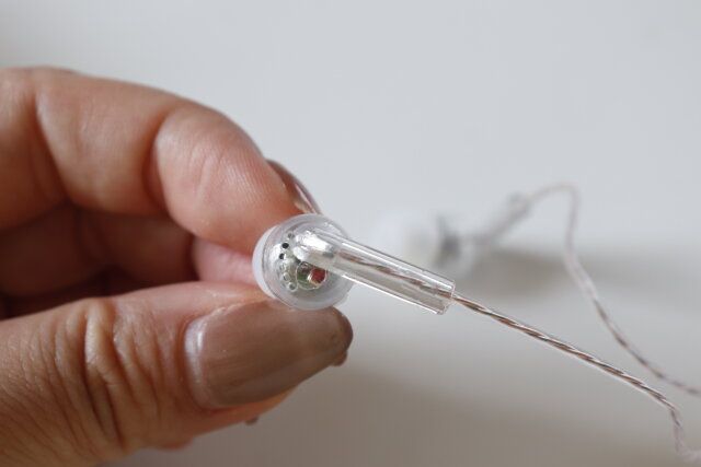 ダイソーのリモコンマイク付ステレオイヤホン（クリア）のイヤホン部分