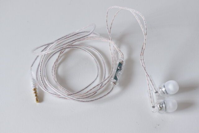 ダイソーのリモコンマイク付ステレオイヤホン（クリア）2