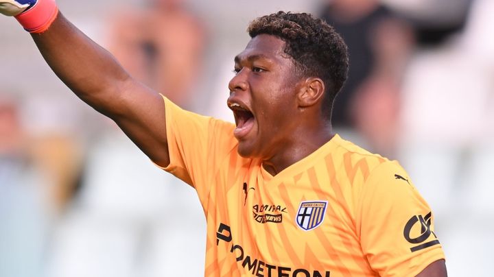  パルマGK鈴木彩艶、セリエAデビュー！「ほぼ完璧ながら、完璧FKで痛いしっぺ返し」と現地指摘