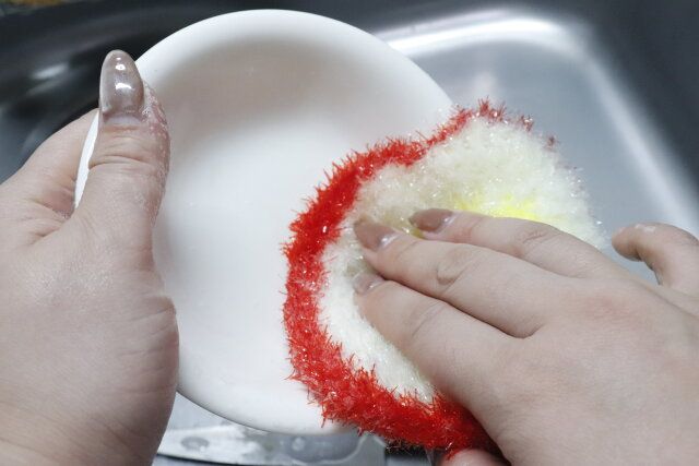 セリアの洗いやすい手編みポリエステルたわし りんご